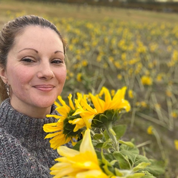 Meet your Posher, Amanda - Picture 1 of 1